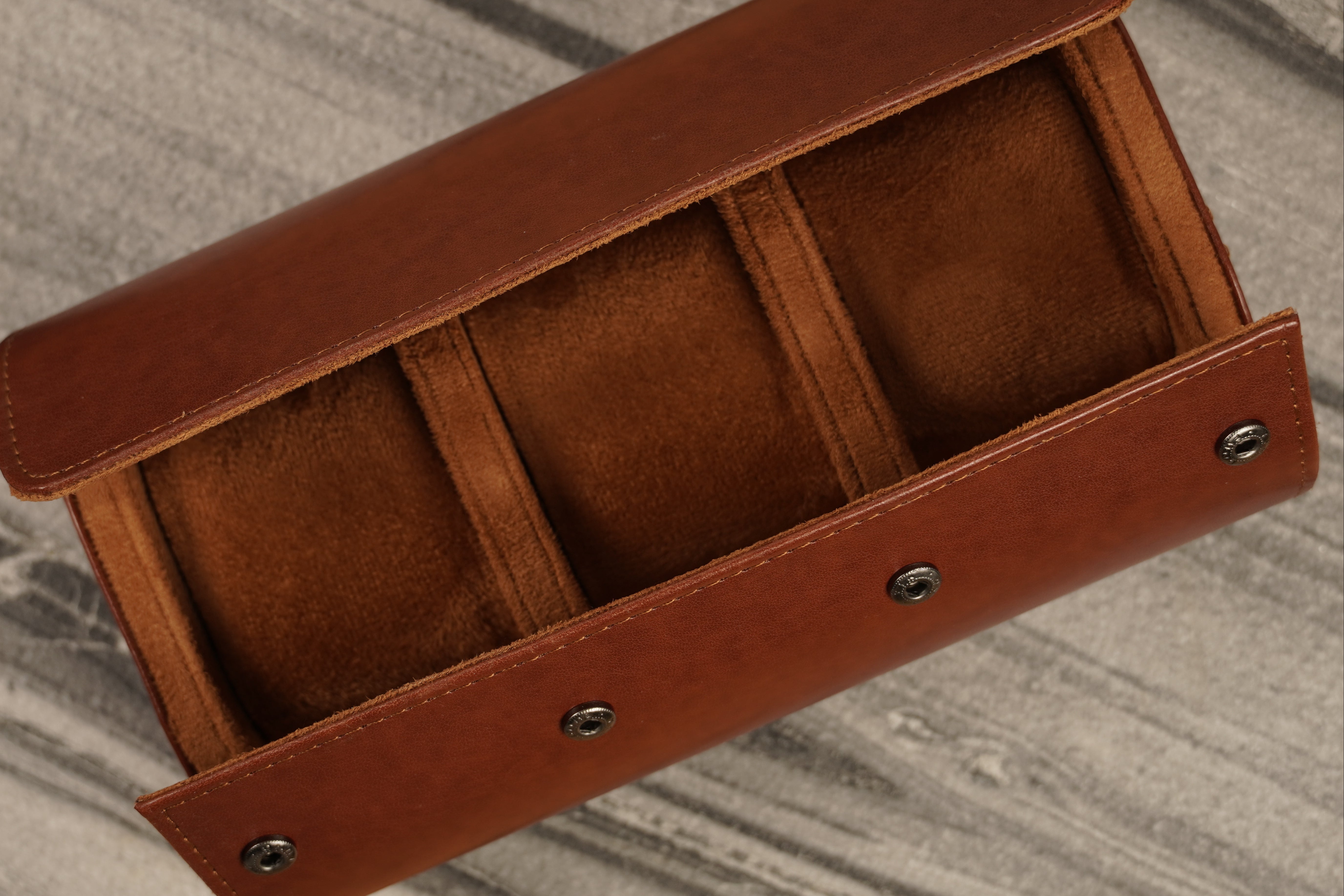 écrin en simili-cuir, trois emplacement